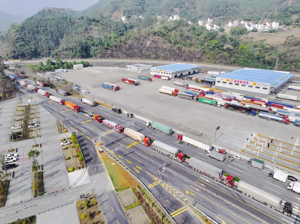 Major ports in Guangxi witness increasing border traffic between China, Vietnam