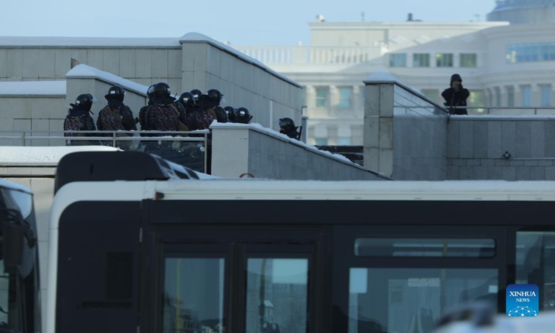 Military personnel patrol in front of the presidential palace in Nur-Sultan, Kazakhstan, Jan. 6, 2022. Kazakh President Kassym-Jomart Tokayev declared a state of emergency in the Kazakh city of Almaty and the Mangystau Region in southwest Kazakhstan on Wednesday. The mounting unrest prompted the Kazakh government to seek help from the Collective Security Treaty Organization, which has decided to deploy peacekeeping forces to Kazakhstan.(Photo: Xinhua)