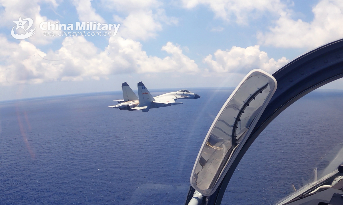 Fighter jets attached to a naval aviation brigade fly in formation during a round-the-clock flight training exercise on April 26, 2022. Photo:China Military