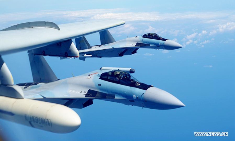 Two Su-35 fighter jets and a H-6K bomber fly in formation on May 11, 2018. The People's Liberation Army (PLA) air force conducted patrol training over China's island of Taiwan on Friday. Su-35 fighter jets flew over the Bashi Channel in formation with the H-6Ks for the first time, which marks a new breakthrough in island patrol patterns, said Shen Jinke, spokesperson for the PLA air force.(Photo: Xinhua)