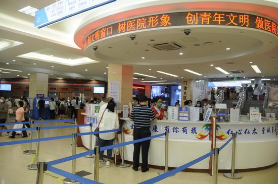 An interior view of the First Affiliated Hospital of Xiamen University. (Photo: Ecns.cn/Zhao Li)