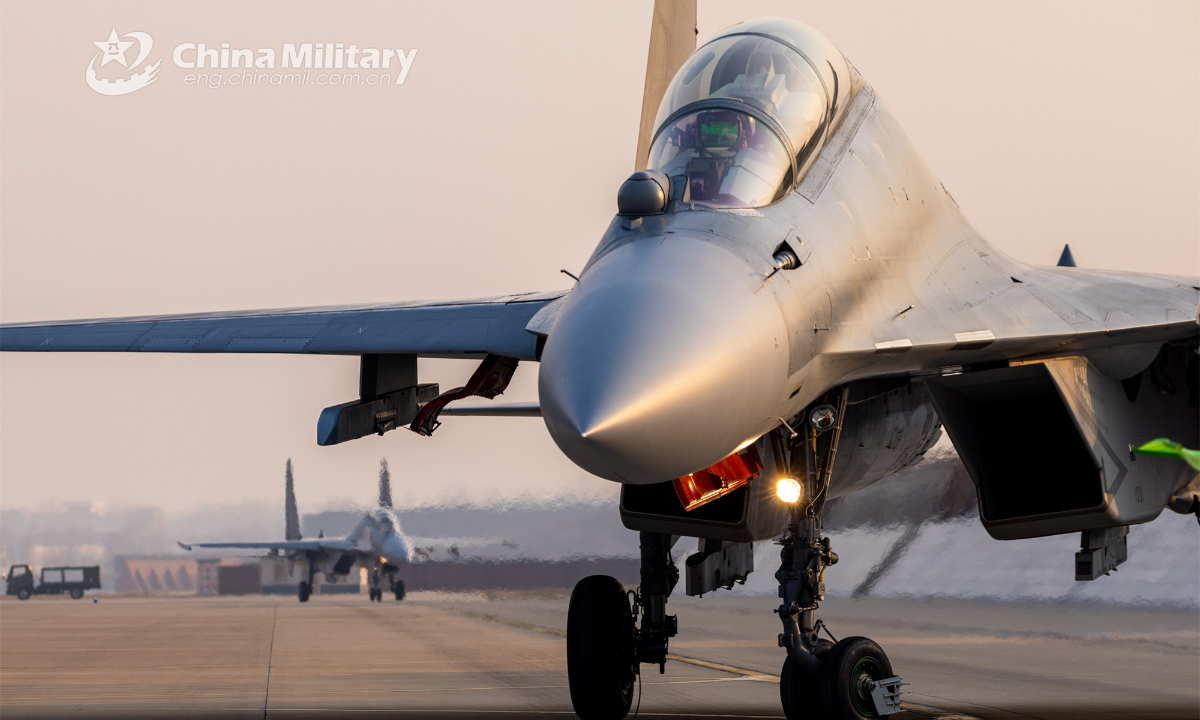 Fighter jet attached to an aviation brigade of the air force under the PLA Northern Theater Command taxi down the runway after a combat flight training exercise on January 3, 2023. Photo: China Military