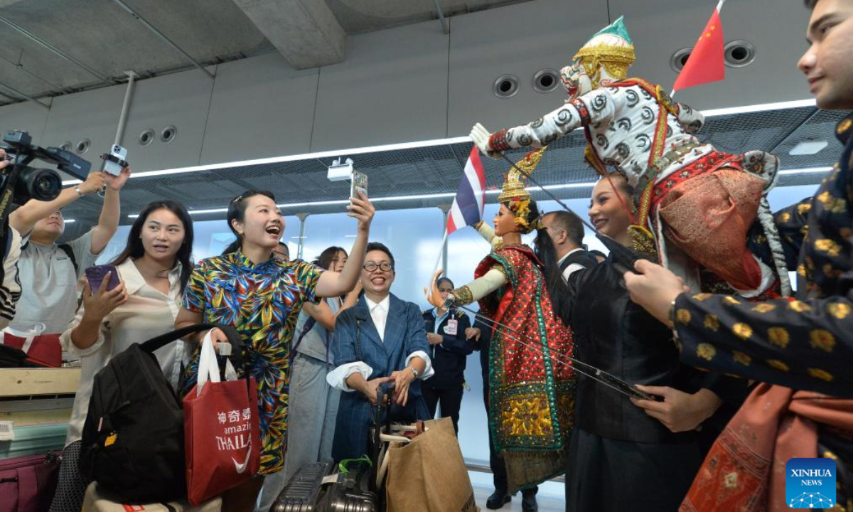 Staff members welcome Chinese tourists at Suvarnabhumi airport in Bangkok, Thailand, Sep 25, 2023. Photo:Xinhua