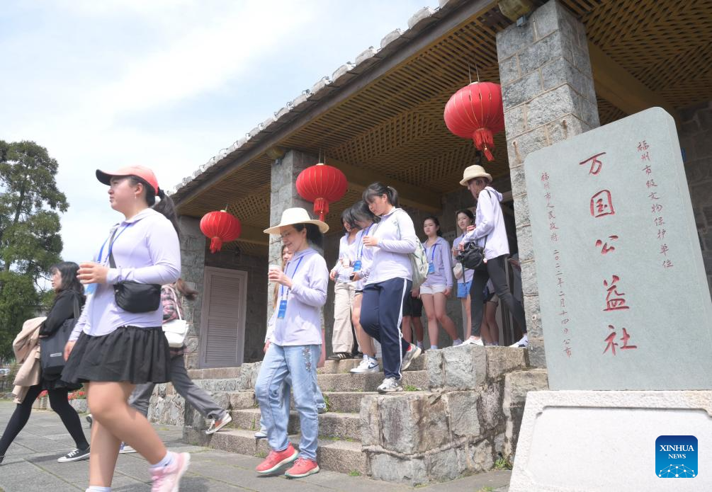 Students from United States and Fuzhou University visit Kuliang in SE China's Fujian