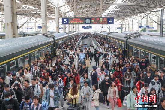 Passengers walk out of Beijing South Railway Station, April 6, 2024. (Photo: China News Service/Jia Tianyong)