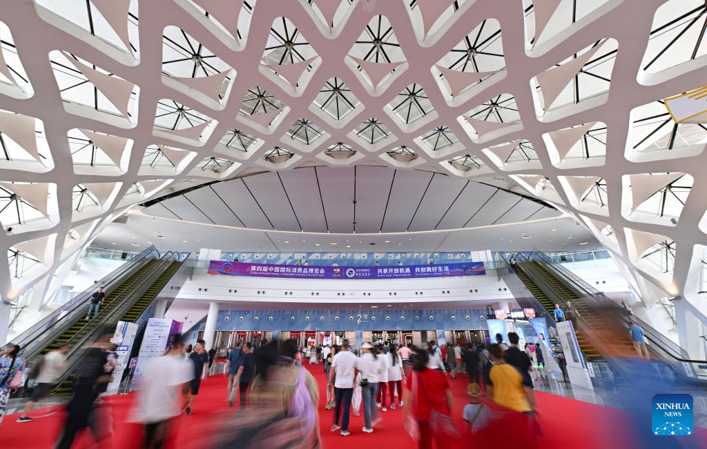 Global exhibitors seek opportunities at consumer expo in Hainan