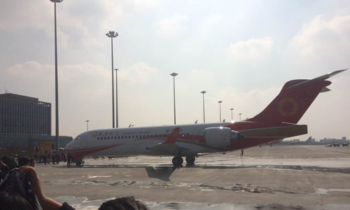 China's first homegrown jet, the ARJ 21, arrives at Chengdu Shuangliu International Airport, Sichuan Province, on Sunday, November 29. Manufactured by COMAC, the newly unveiled regional passenger plane is the first to join the Chengdu Airlines fleet. Photo: Tu Lei/GT