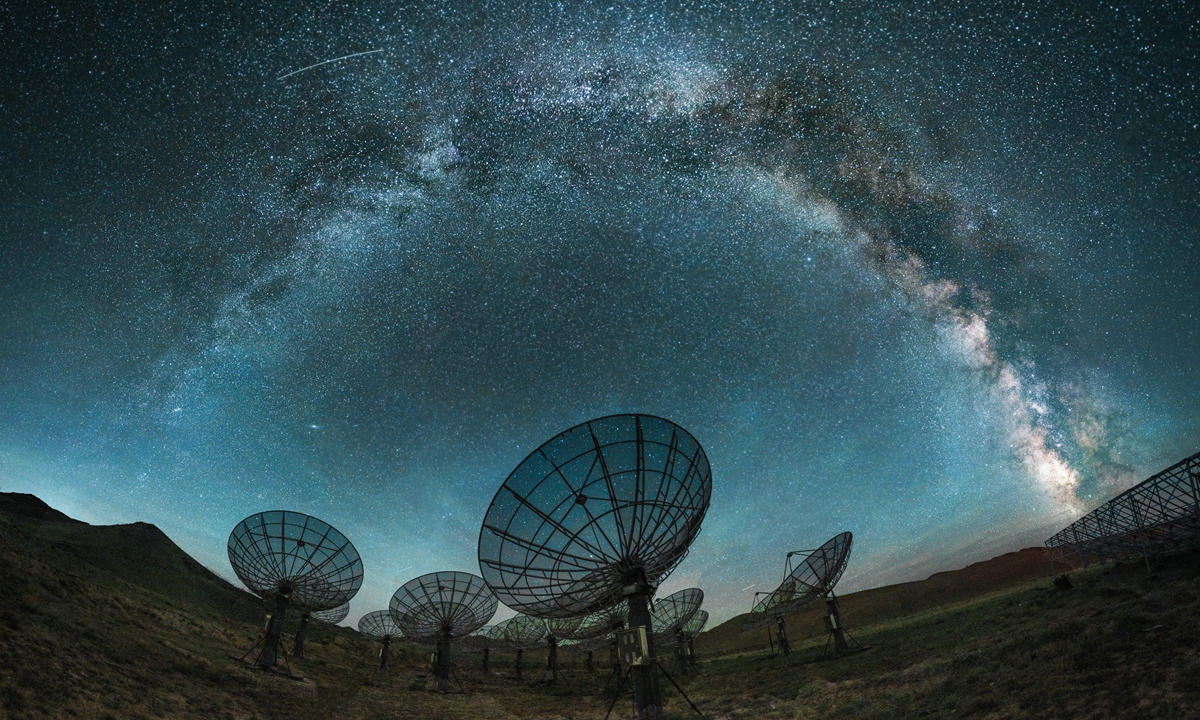 The dark energy radio detection experiment, also called the Tianlai project, creates a spectacular scene under the night sky. Photo: courtesy of the National Astronomical Observatories of the Chinese Academy of Sciences 