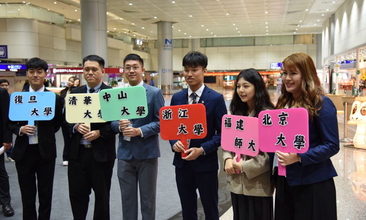 Taiwan youth welcome the mainland delegation at Taipei Taoyuan International Airport on November 27, 2024. Photo: Xinhua