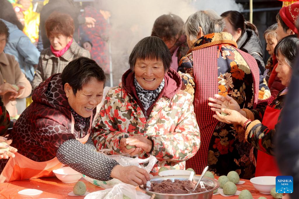 Folk festival celebrated in E China to welcome new year