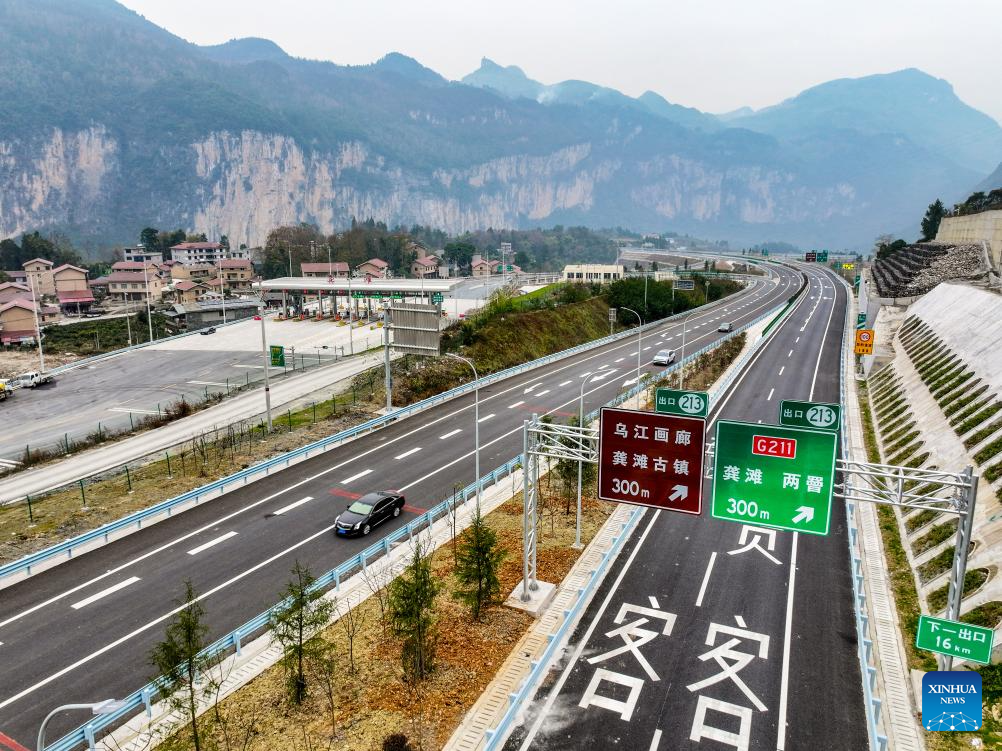 New sections of 2nd Chongqing-Hunan expressway open to public traffic