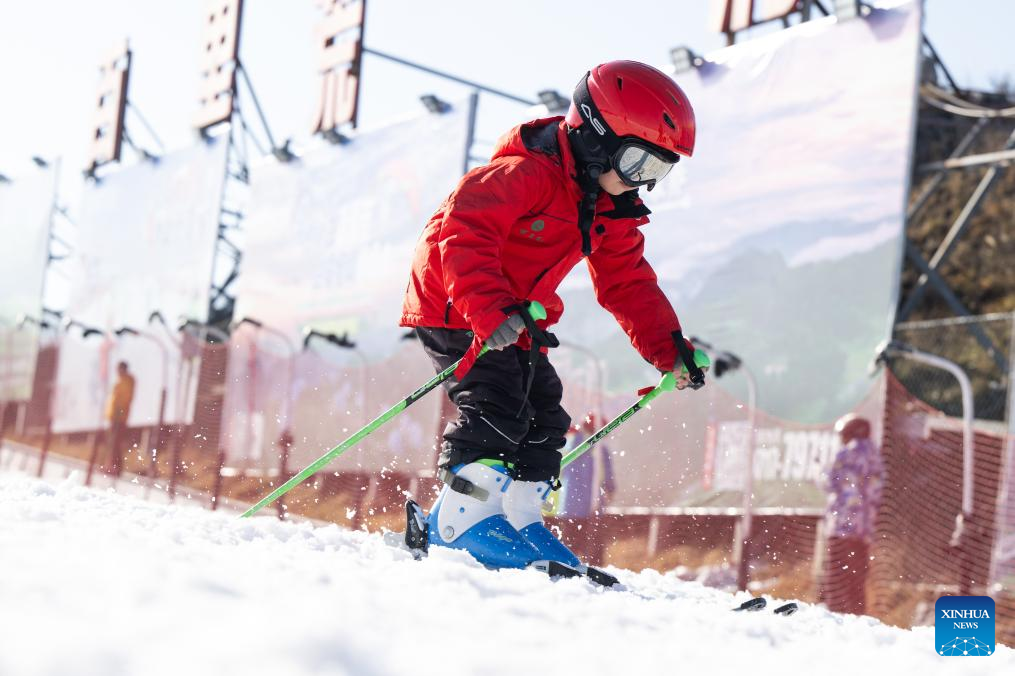 Hubei's Yichang City attracts tourists with ice and snow tourism resources