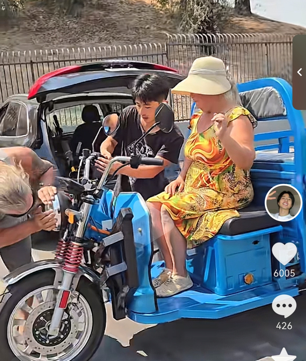 Luo Hao teaches his American clients how to ride an electric tricycle made in China. Photo: Courtesy of Luo Hao