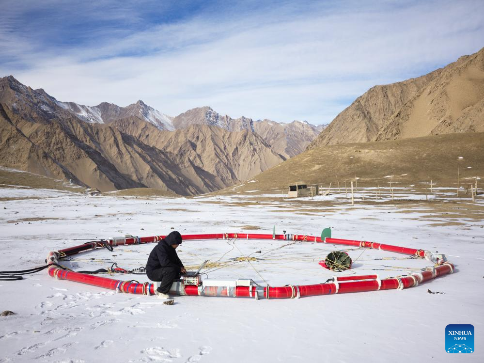 China's first helicopter-borne electromagnetic detection system deployed